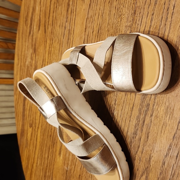Born Pewter Metallic Platform Sandals Size 9 - Picture 2 of 8